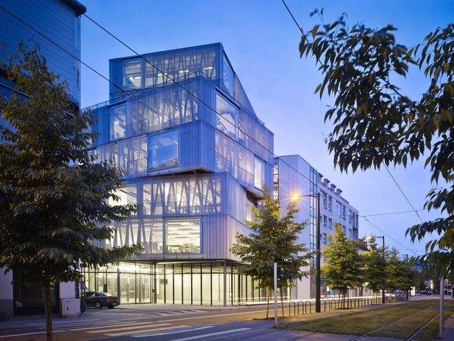 鋼結構建筑的優勢和劣勢