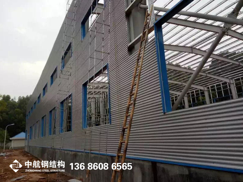 鋼結構廠房的優點及在生產中的作用(圖1) 鋼結構廠房的優點及在生產中的作用(圖1)